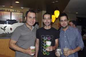 James Lynn, Gustavo Franceschini y Roberto Flores compartiendo después mi la charla en el primer Starbucks Blogger's Room en Starbucks de Caparra. 29 de junio de 2011