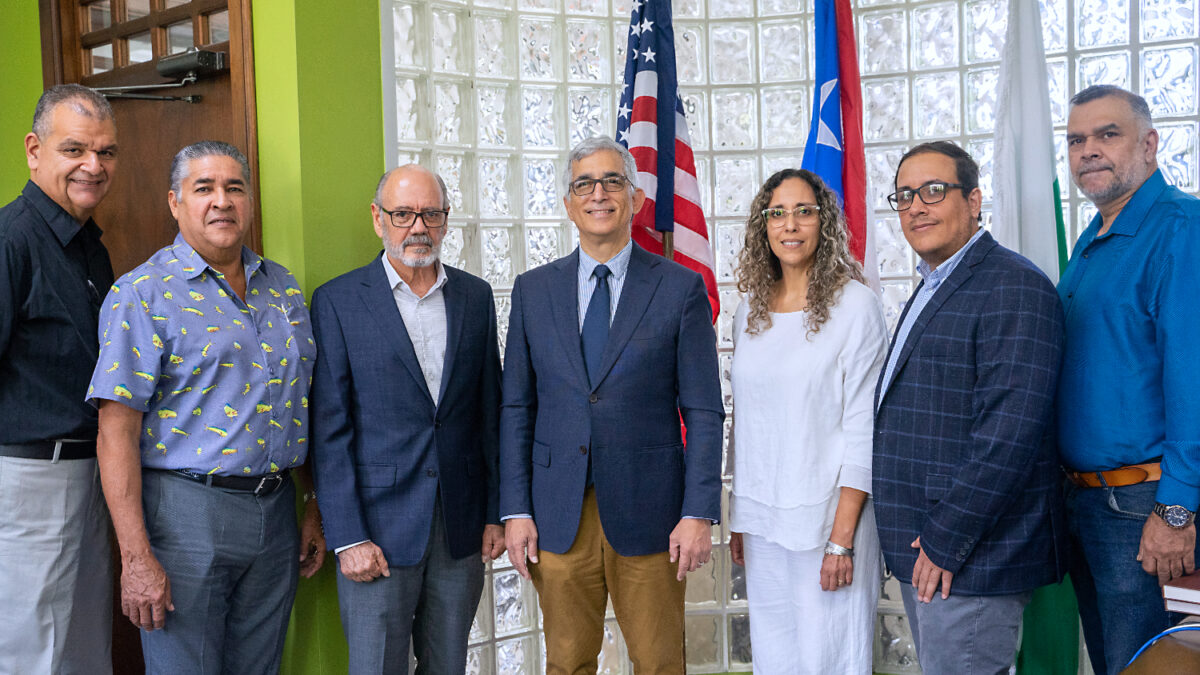 triturador de botellas en el RUM