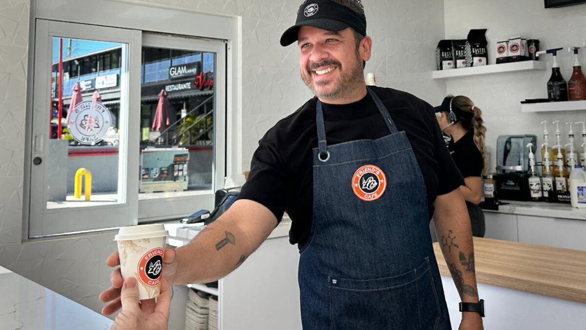Wilmer Ramirez co fundador de Friends Cafe