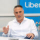 Chuck Page, vicepresidente de operaciones técnicas, comparte con la prensa durante la mesa redonda.