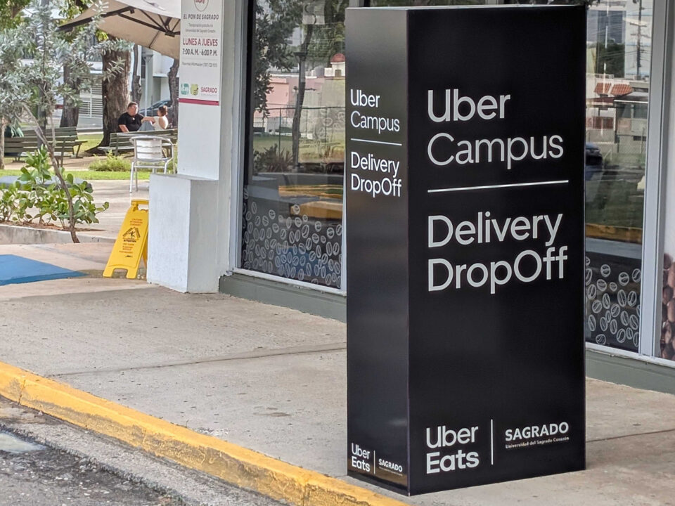 señalización oficial y una zona especialmente habilitada para facilitar el uso de UBER