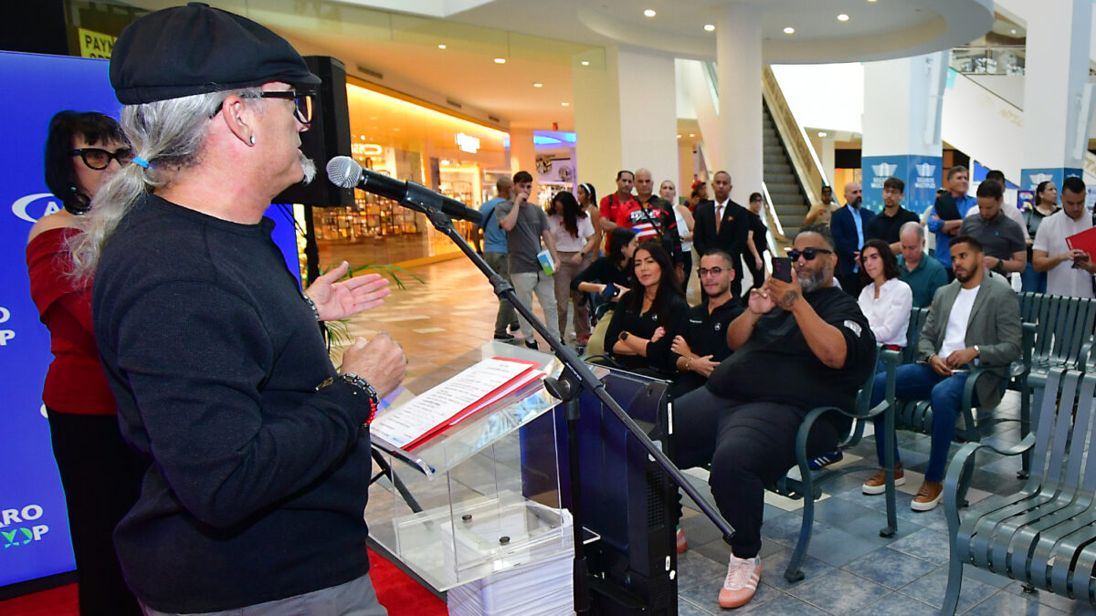 Andrés O’Neill habla colección de automóviles antiguos de la desaparecida e icónica marca Oldsmobile