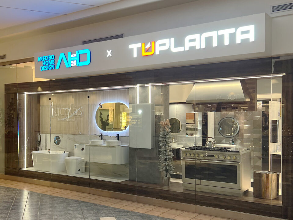 Fachada tienda Tu Planta y Arecibo Home Design en Plaza las Américas