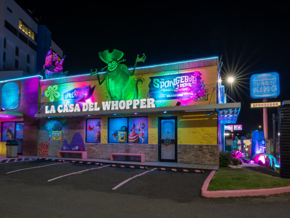 restaurante BURGER KING® de Isla Verde, el que cuenta con una decoración especial inspirada en la temática de SpongeBob